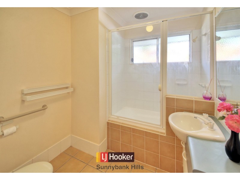 13/8 Honeysuckle Way, Calamvale QLD 4116