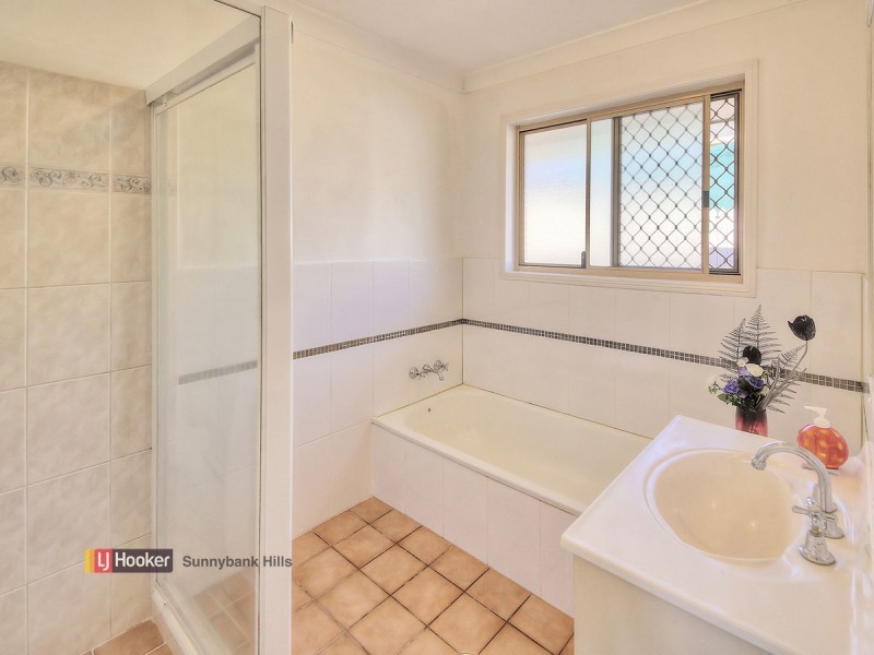 11 Scarlet Oak Place, Calamvale QLD 4116