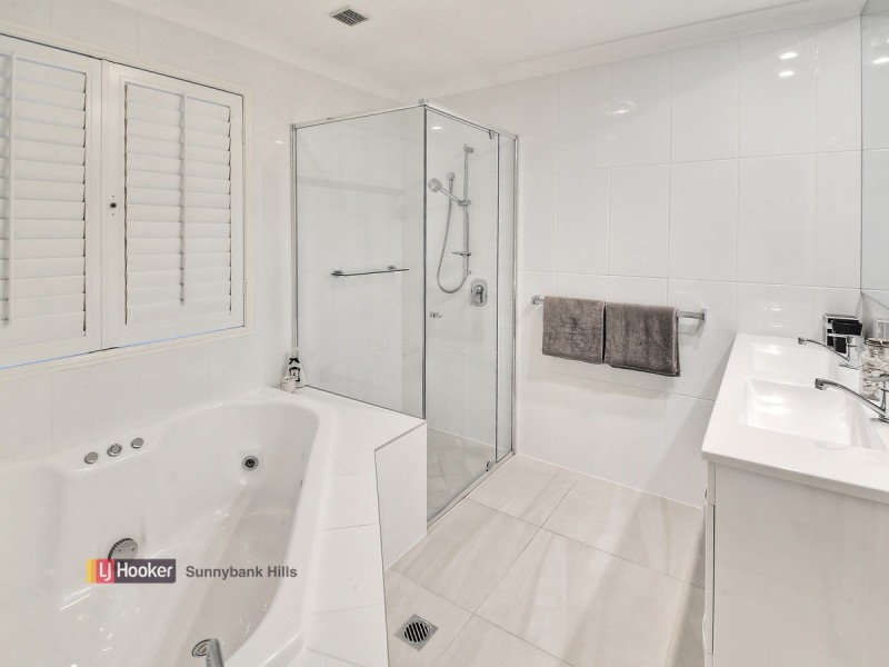 22 Greenland Street, Wishart QLD 4122