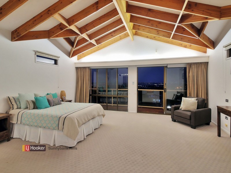 24 Trafalgar Street, Highland Park QLD 4211