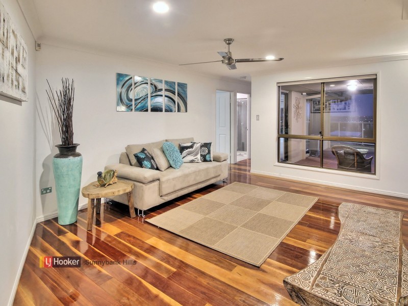 24 Trafalgar Street, Highland Park QLD 4211