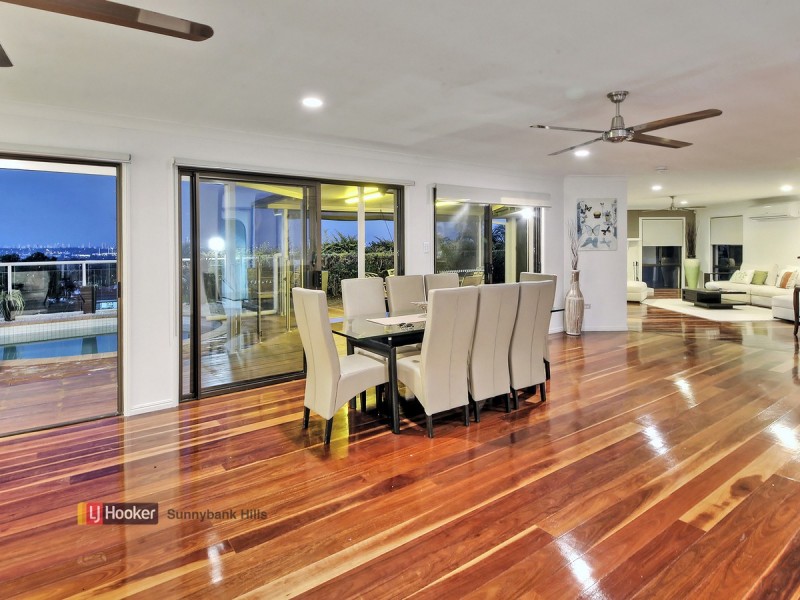 24 Trafalgar Street, Highland Park QLD 4211