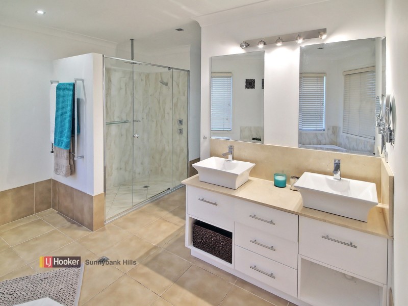 24 Trafalgar Street, Highland Park QLD 4211