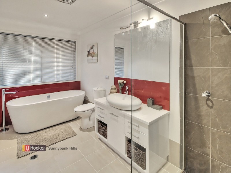 24 Trafalgar Street, Highland Park QLD 4211