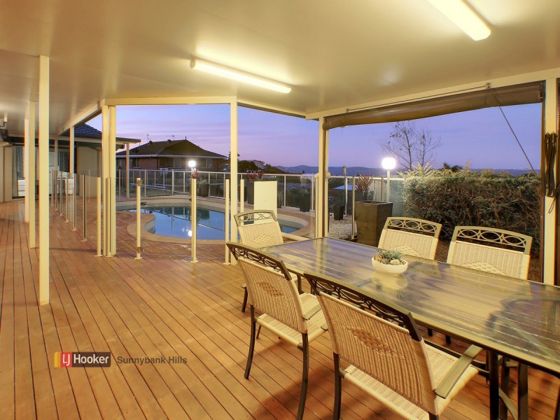 24 Trafalgar Street, Highland Park QLD 4211