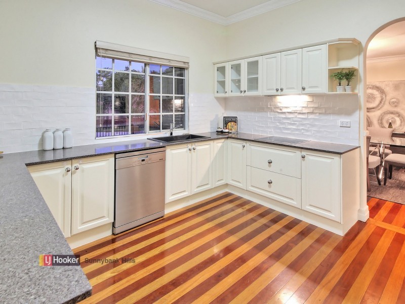 8 Mapleleaf Street, Eight Mile Plains QLD 4113