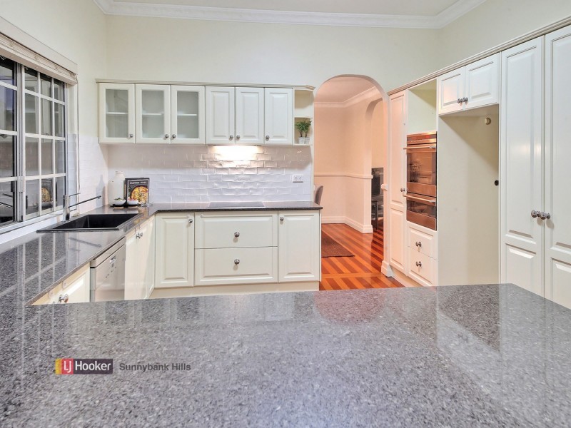 8 Mapleleaf Street, Eight Mile Plains QLD 4113