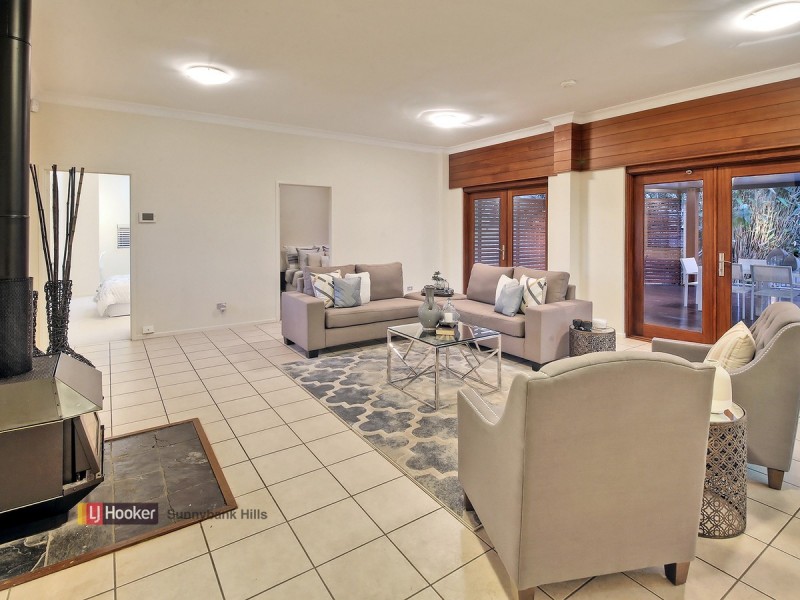 8 Mapleleaf Street, Eight Mile Plains QLD 4113