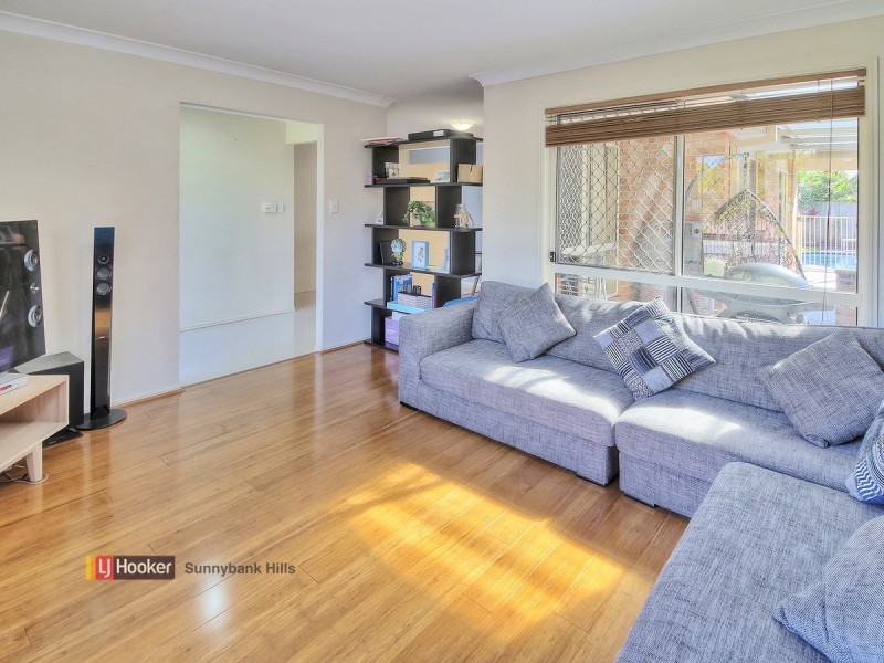 16 Carnegie Close, Parkinson QLD 4115