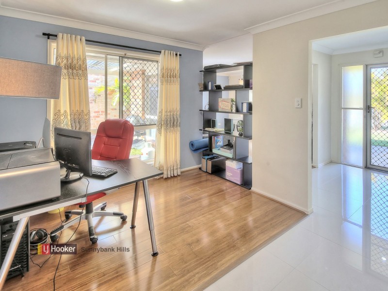 16 Carnegie Close, Parkinson QLD 4115