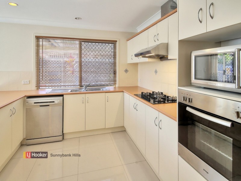 16 Carnegie Close, Parkinson QLD 4115