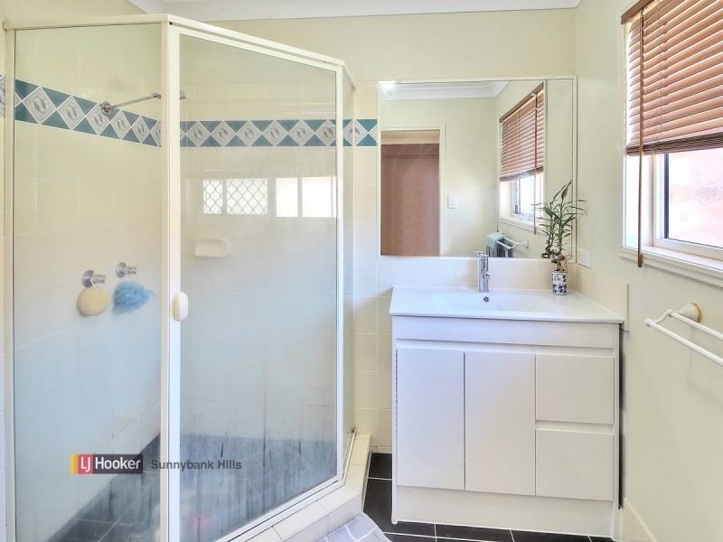 16 Carnegie Close, Parkinson QLD 4115