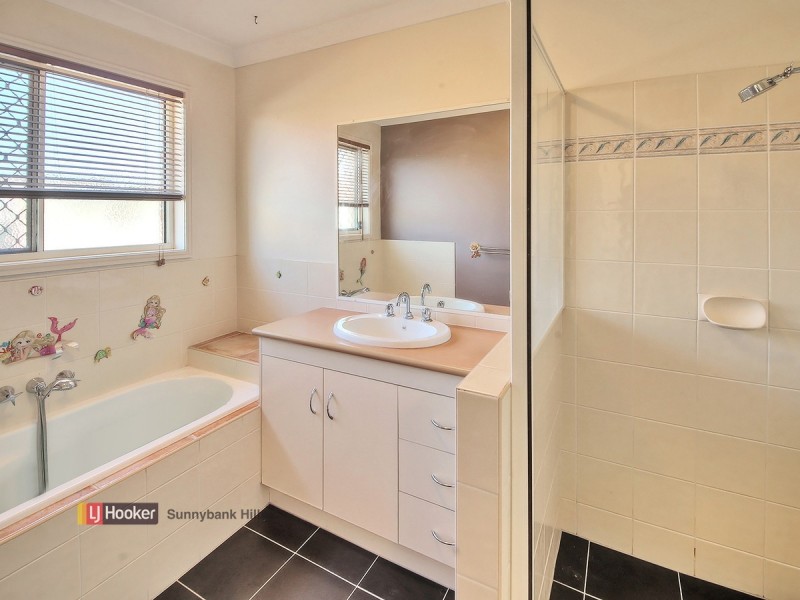 16 Carnegie Close, Parkinson QLD 4115