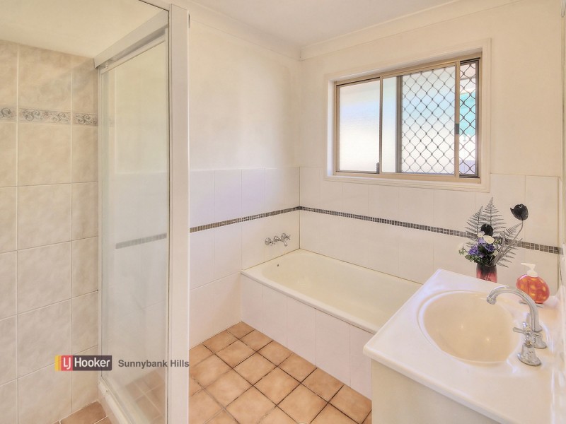 11 Scarlet Oak Place, Calamvale QLD 4116