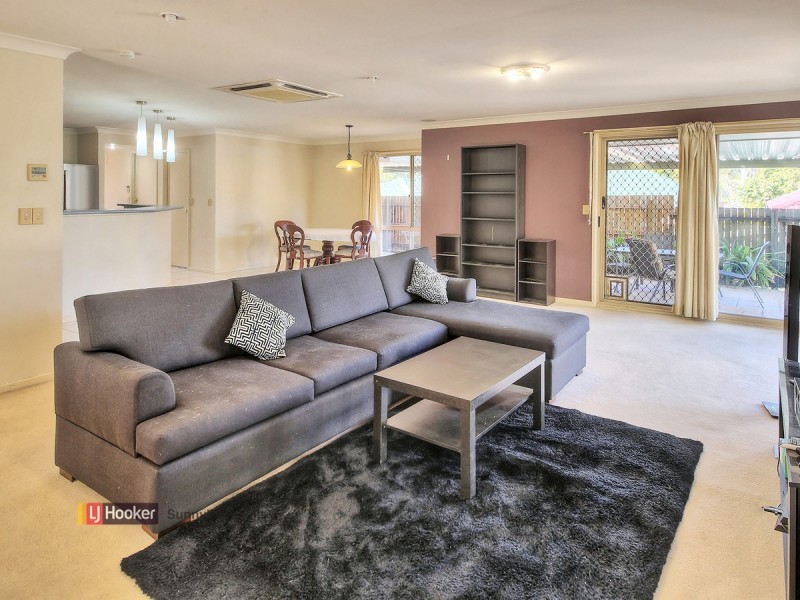 16 Greenlaw Place, Eight Mile Plains QLD 4113