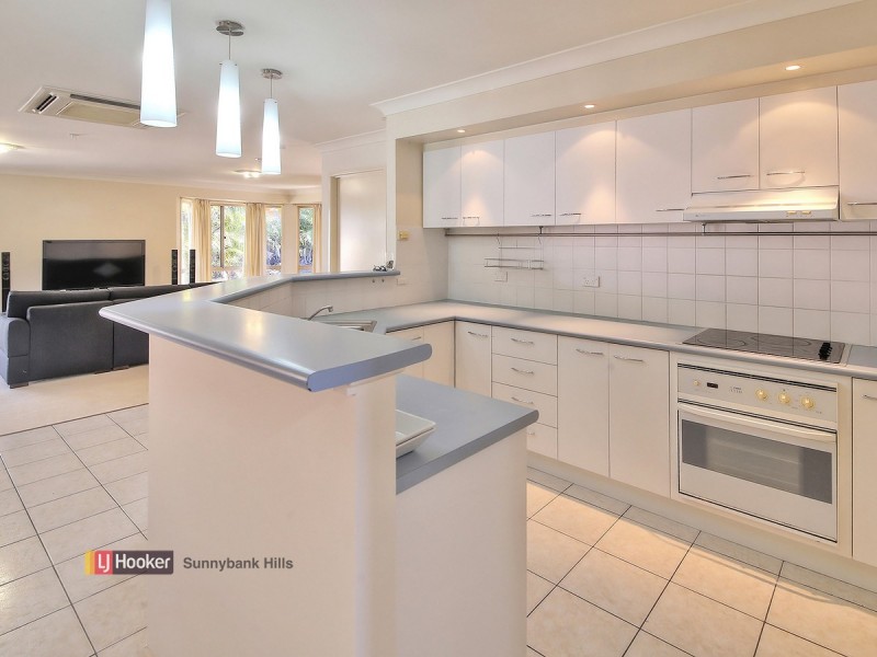 16 Greenlaw Place, Eight Mile Plains QLD 4113