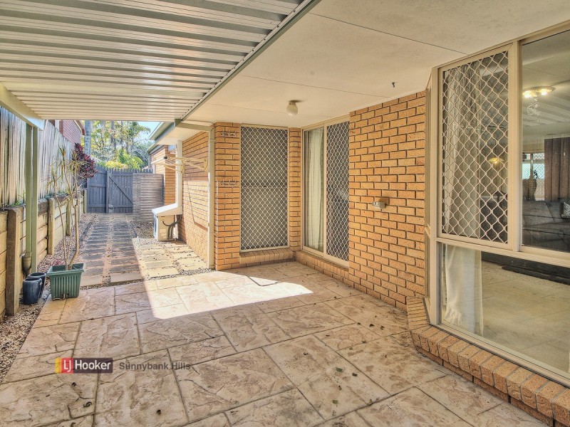 16 Greenlaw Place, Eight Mile Plains QLD 4113