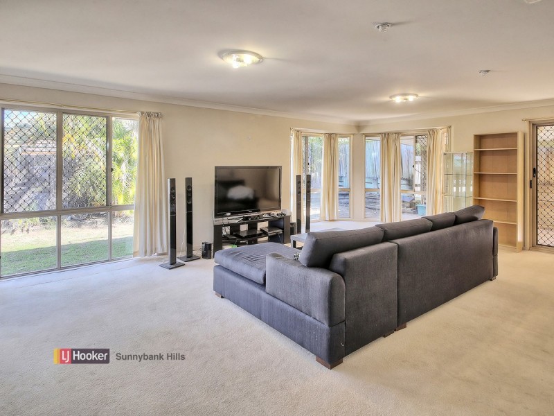 16 Greenlaw Place, Eight Mile Plains QLD 4113