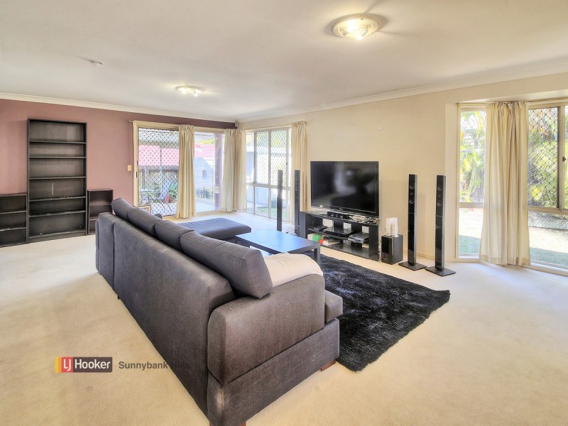 16 Greenlaw Place, Eight Mile Plains QLD 4113