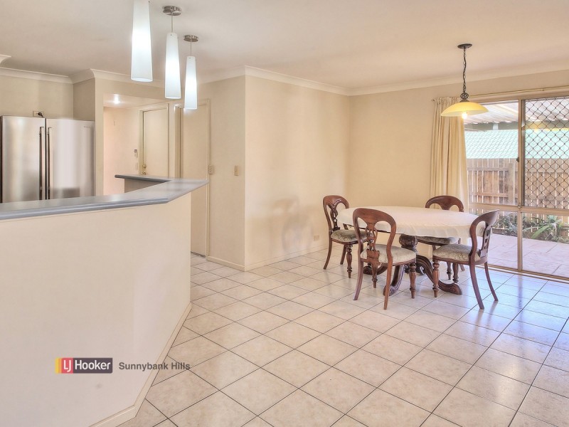 16 Greenlaw Place, Eight Mile Plains QLD 4113