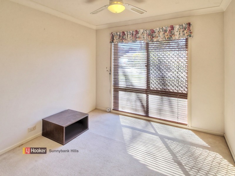 16 Greenlaw Place, Eight Mile Plains QLD 4113