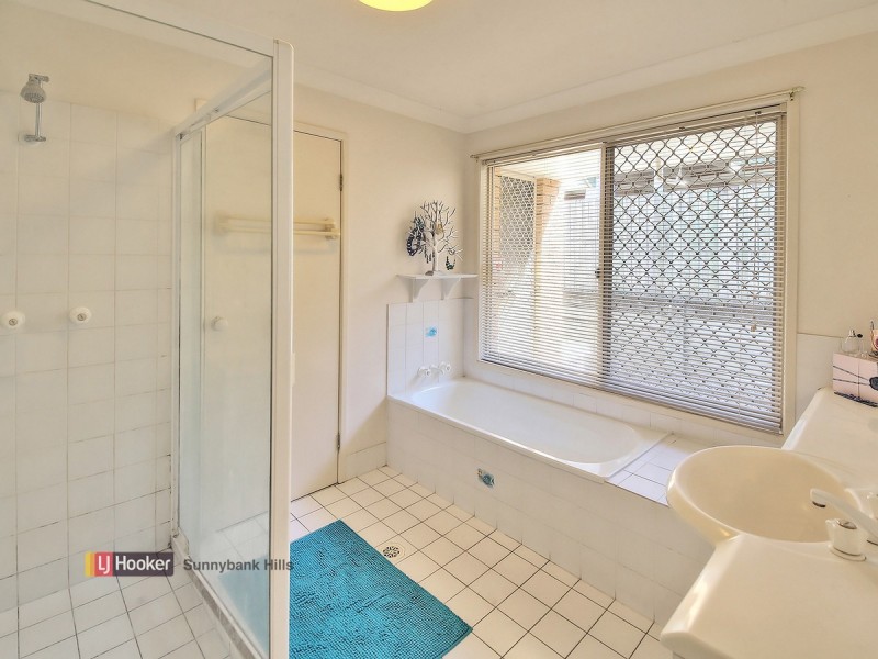 16 Greenlaw Place, Eight Mile Plains QLD 4113