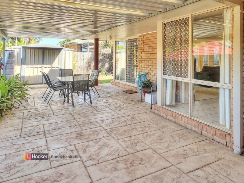 16 Greenlaw Place, Eight Mile Plains QLD 4113