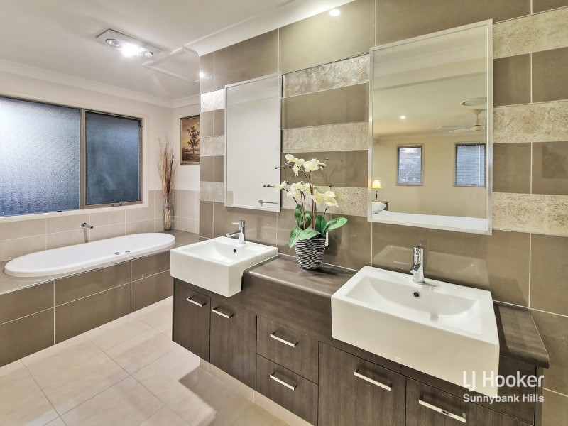 29 Taylor Place, Mackenzie QLD 4156