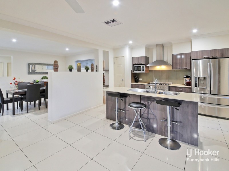 29 Taylor Place, Mackenzie QLD 4156