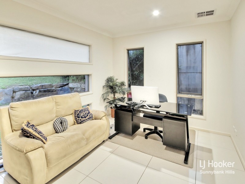 29 Taylor Place, Mackenzie QLD 4156