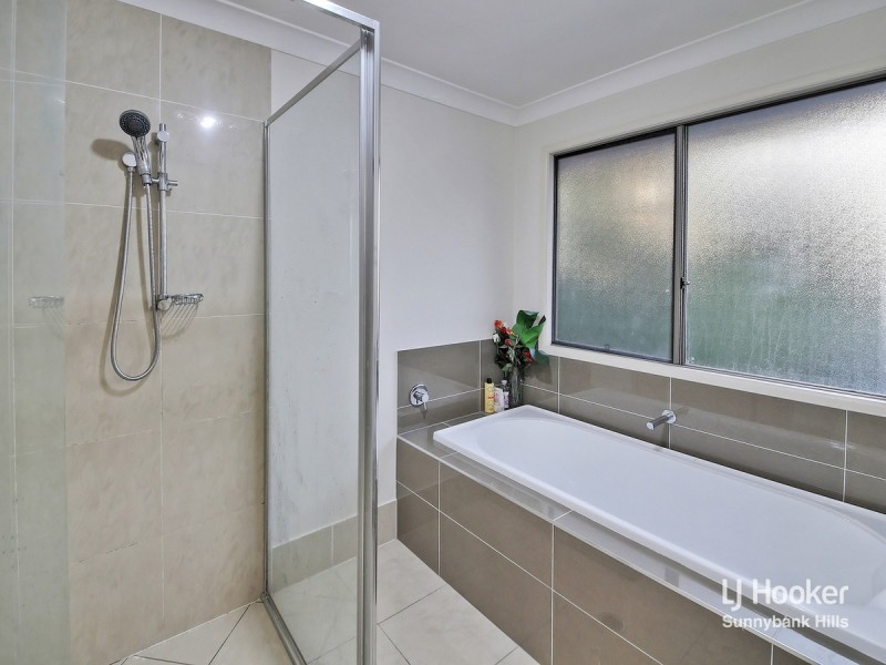 29 Taylor Place, Mackenzie QLD 4156