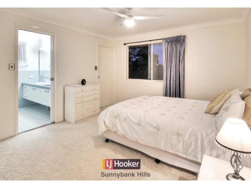 5 Hoover Court, Stretton QLD 4116