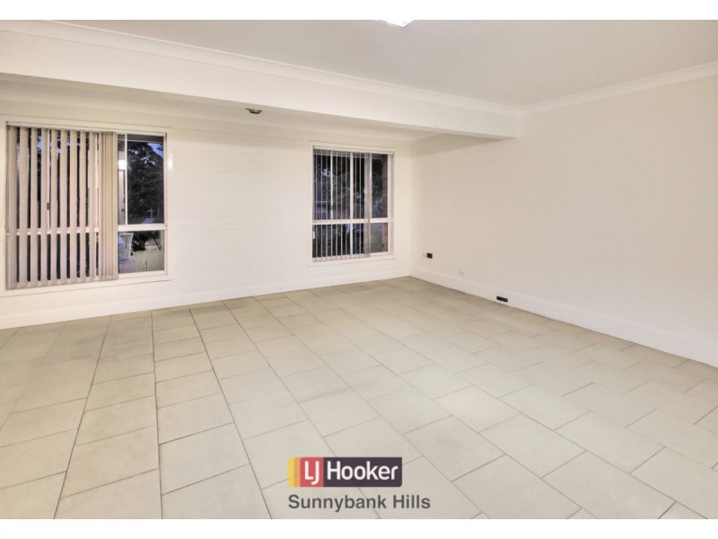 5 Hoover Court, Stretton QLD 4116