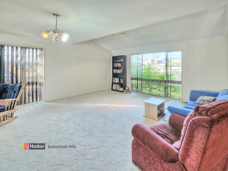 8 Lindstrom Court, Runcorn QLD 4113