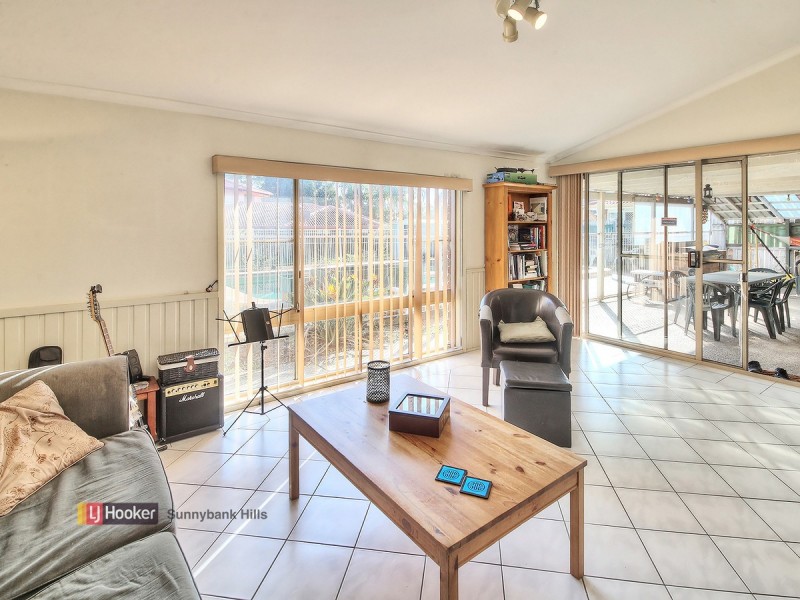 8 Lindstrom Court, Runcorn QLD 4113