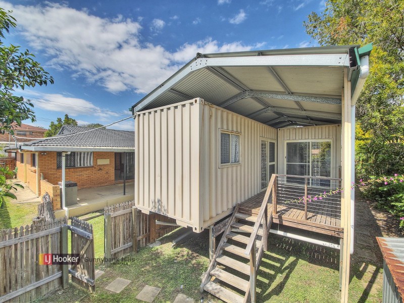 16 Saffron Street, Robertson QLD 4109
