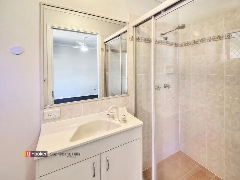 16 Yorkshire Place, Stretton QLD 4116