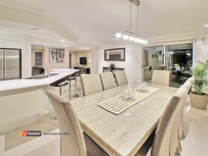 97 Greenways Esplanade, Parkinson QLD 4115