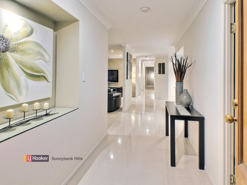 97 Greenways Esplanade, Parkinson QLD 4115