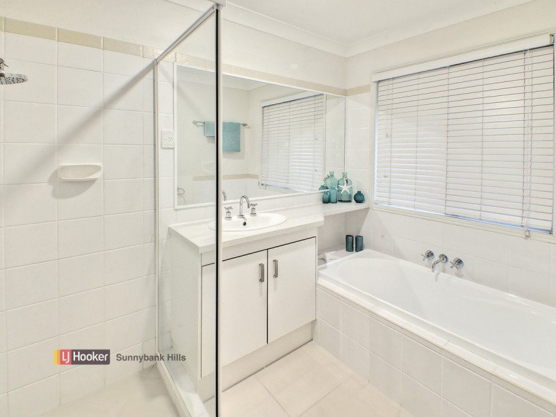 97 Greenways Esplanade, Parkinson QLD 4115