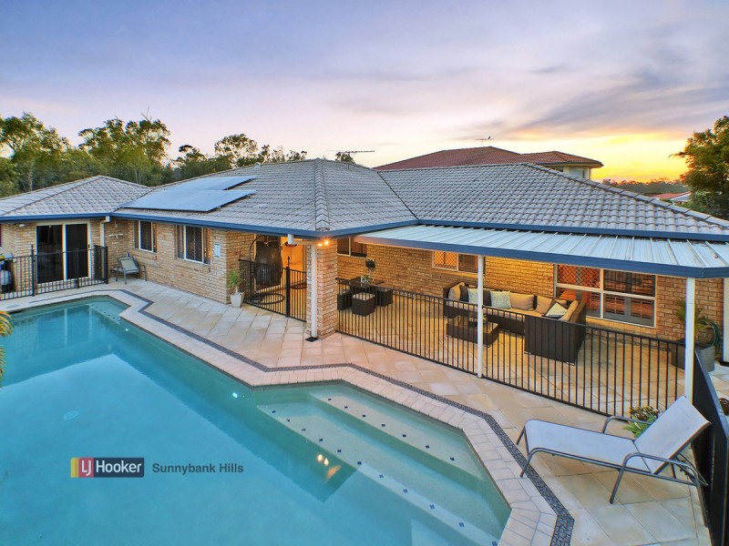 97 Greenways Esplanade, Parkinson QLD 4115