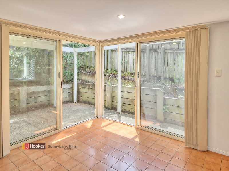 Unit/4A Aminya Street, Mansfield QLD 4122