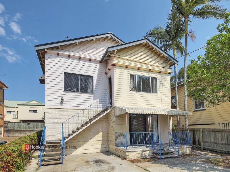 31 Kitchener Street, Coorparoo QLD 4151