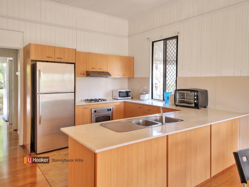31 Kitchener Street, Coorparoo QLD 4151