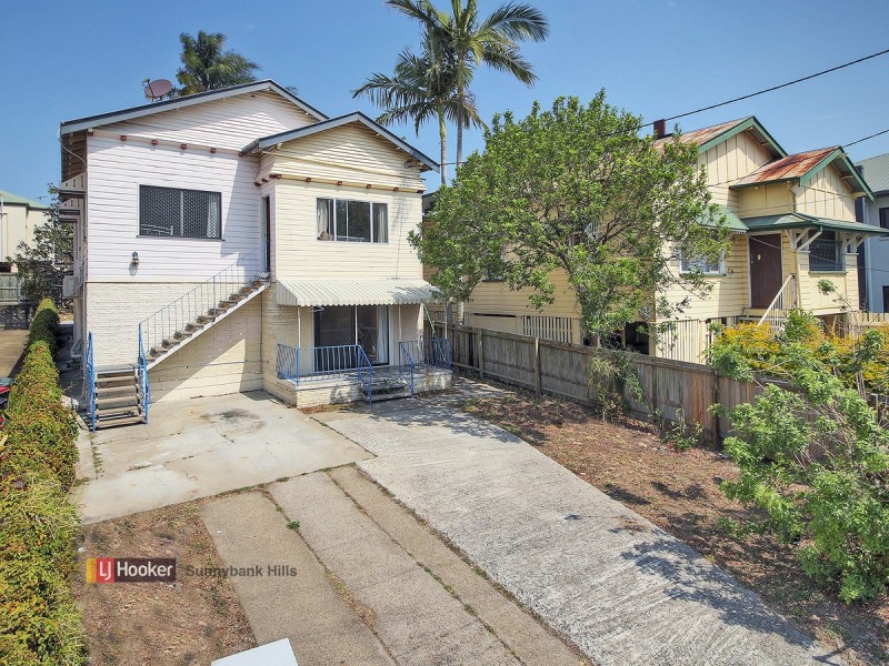 31 Kitchener Street, Coorparoo QLD 4151