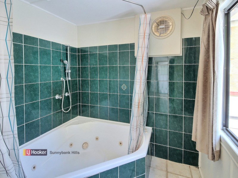 31 Kitchener Street, Coorparoo QLD 4151