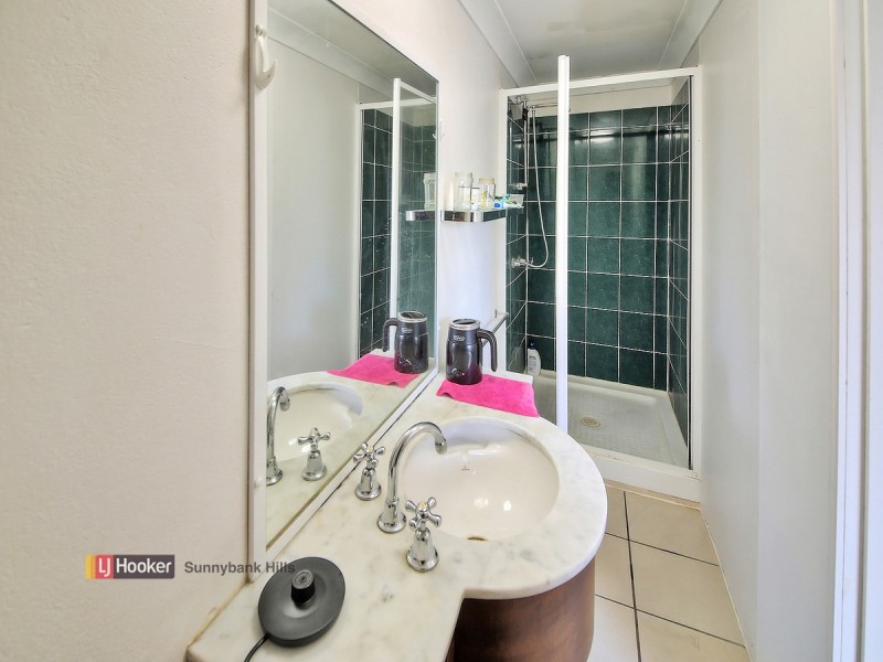 31 Kitchener Street, Coorparoo QLD 4151