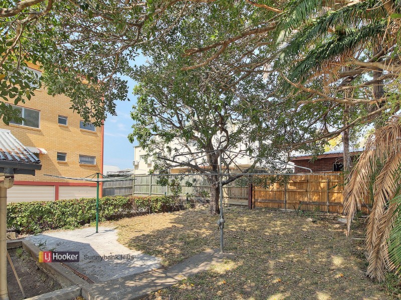 31 Kitchener Street, Coorparoo QLD 4151