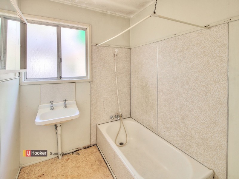 9 Claverton Street, Woodridge QLD 4114