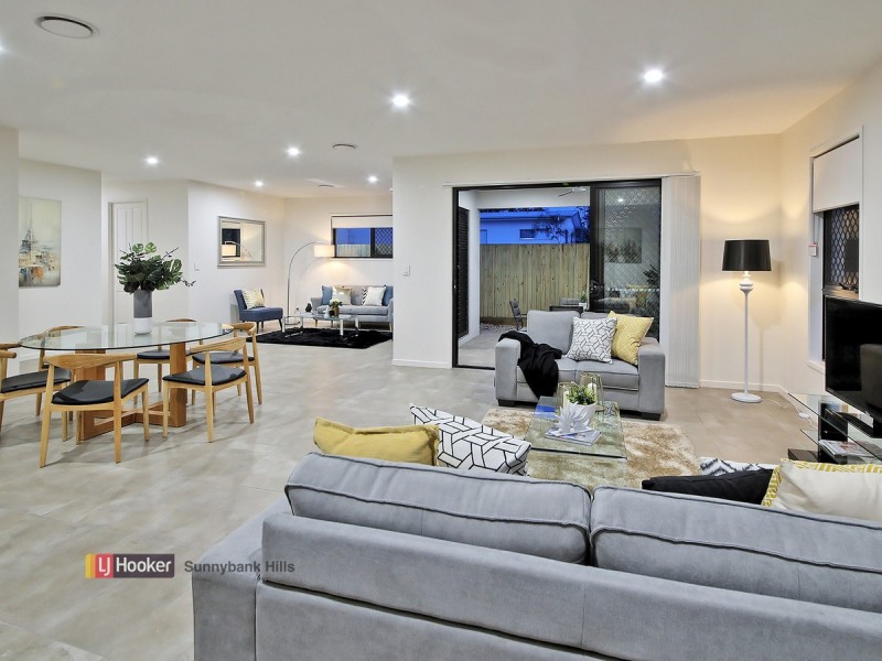 10 Sunshine Place, Eight Mile Plains QLD 4113